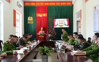 Cận Tết, Giám đốc và Phó Giám đốc công an đến kiểm tra đột xuất công an phường