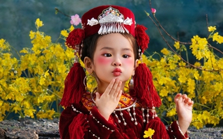 "Tan chảy" với bộ ảnh chào đón năm mới của ái nữ nhà Á hậu Trúc Ny