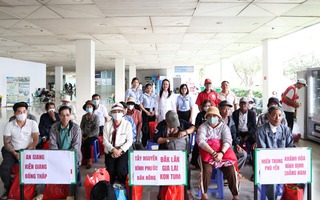 Những hành khách đặc biệt trên chuyến xe ấm áp