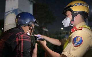 NÓI THẲNG: Mấy ngày Tết mà CSGT cũng đồng loạt kiểm tra nồng độ cồn?!