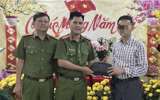 Niềm vui của người đàn ông ở TPHCM vào đêm giao thừa