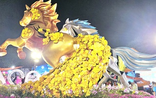 TPHCM: Linh vật ngựa sải bước giữa ngân hà và Thánh Gióng cưỡi ngựa sắt phun lửa