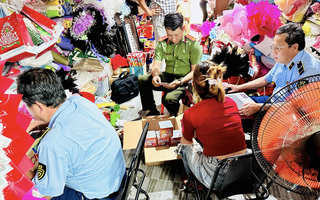 Nhiều cơ sở bán pháo hoa trên mạng dịp Tết bị "tuýt còi"