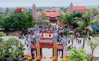 Hàng nghìn người du xuân, đi lễ đầu năm ở Quảng Trị