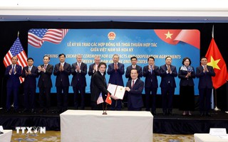 Tổng Bí thư chứng kiến lễ ký và trao các hợp đồng, thỏa thuận hợp tác của Việt Nam và Mỹ