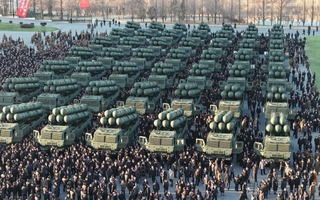 Triều Tiên bất ngờ công bố 50 “siêu pháo” tích hợp AI, có thể mang đầu đạn hạt nhân