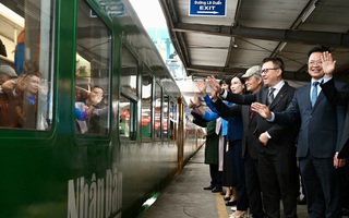 Lần đầu tiên "Chuyến tàu Hạnh phúc" lăn bánh từ ga Hà Nội vào Nam