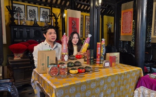 Nhộn nhịp "chốt đơn" nhang sạch, đào, nhất chi mai mùa Tết