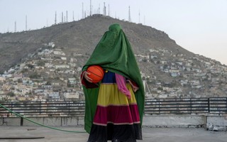 Taliban cho phép chồng đánh vợ miễn không gãy xương