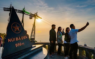 Núi Bà Đen đón lượng khách "khủng" trong 6 ngày Tết