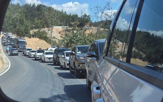 Kẹt xe kéo dài trên Quốc lộ 28B: Đoạn đường tạm thành “nút cổ chai”