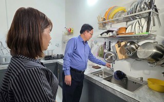 Phó Thủ tướng Hồ Quốc Dũng thăm khu tái định cư sau bão lịch sử số 13