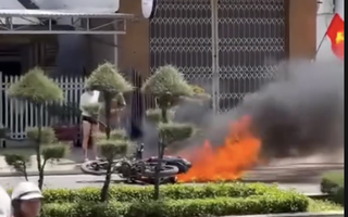 Bắt giữ đối tượng đốt xe khi bị kiểm tra độ cồn