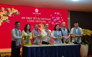 TPHCM tặng nón lá, mời khách quốc tế trải nghiệm Tết Việt