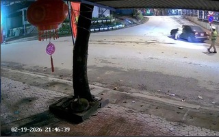 VIDEO: Tài xế ô tô vi phạm nồng độ cồn, tăng ga kéo theo CSGT khoảng 500 m