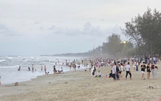 Tắm biển Mỹ Khê, 3 người trong gia đình bị đuối nước