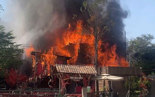Cháy lớn quán cà phê ở TPHCM