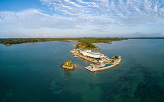 Con tàu 112 năm tuổi "lột xác" thành khách sạn sang trọng