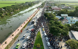 CSGT Tây Ninh và Đồng Tháp căng mình điều tiết dòng người trở lại TPHCM