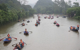 Vòi tiền khách, lái đò chùa Hương bị xử lý