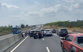Va chạm liên hoàn trên cao tốc Phan Thiết - Dầu Giây