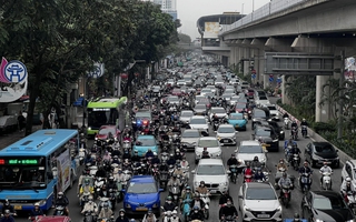 Hà Nội giao thông ùn tắc trong ngày đầu đi làm sau kỳ nghỉ Tết Nguyên đán