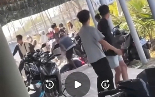 Đoạn clip ngắn về vụ việc xảy ra ở Cà Mau khiến nhiều người bức xúc