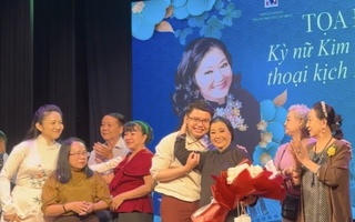 Kỳ nữ Kim Cương xúc động trước thành quả của bác sĩ Trần Thanh Nhã, con trai cố nghệ sĩ Bạch Lan