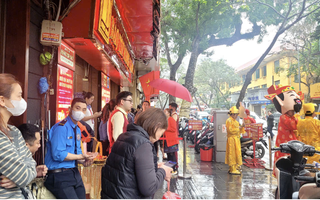 Không xếp hàng ngày vía Thần Tài, nhiều người chọn mua vàng theo cách này