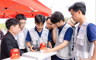 Tuyển người không chỉ vì tấm bằng