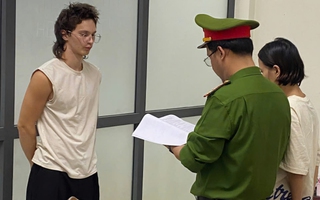 Khởi tố nam thanh niên ngoại quốc đánh người vì ghen tuông