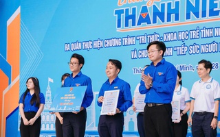 TPHCM khởi động Tháng Thanh niên, Báo Người Lao Động đồng hành trao cờ Tổ quốc