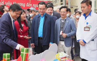 Chăm lo Tết cho bệnh nhân khó khăn