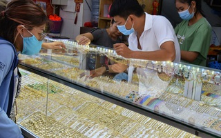 Giá vàng hôm nay 4-2: Bật tăng mạnh trở lại