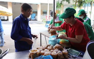Vợ chồng ở Cần Thơ đánh đổi cơ ngơi để thắp lửa bếp ăn 0 đồng