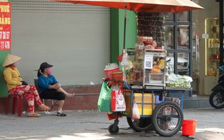 Vỉa hè, hàng rong và sinh kế