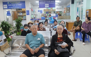 TPHCM: Cấp thẻ BHYT cho người dân các xã, phường an toàn khu gặp khó khăn