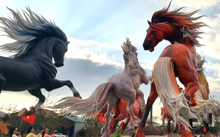 Ngắm loạt linh vật ngựa ở Quảng Trị do nghệ nhân Đinh Văn Tâm chế tác