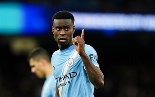 Vì sao Guehi không thể cùng Man City đấu Arsenal sắp tới?