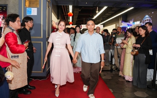 Vợ chồng Hồ Quang Hiếu - Tuệ Như, Khánh Thi - Phan Hiển tình tứ thảm đỏ