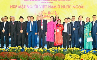 Những khoảnh khắc đặc biệt họp mặt người Việt Nam ở nước ngoài, mừng Xuân Bính Ngọ 2026