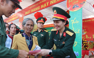 Chợ Xuân 0 đồng và bữa cơm tất niên ấm tình quân – dân