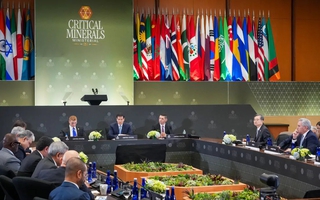 Trong khó ló đối sách