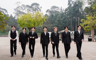 Fans vây kín nhóm UPRIZE trên xe bus