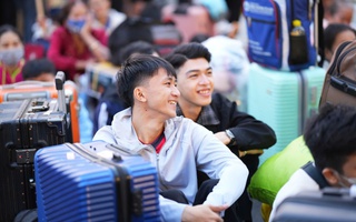 CLIP: Chuyến xe mùa xuân đưa sinh viên miền Trung về quê đón Tết