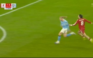 VAR “giết chết” khoảnh khắc thế kỷ ở Anfield