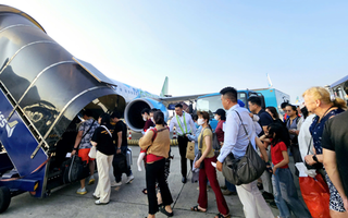 Nhộn nhịp về quê đón Tết