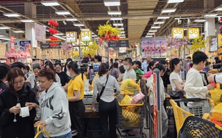 Cận Tết, các siêu thị lớn tại TPHCM đông nghịt khách ngày cuối tuần