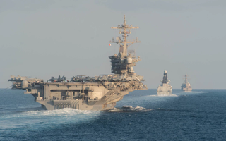Iran tấn công tàu sân bay Mỹ; rộ tin cựu Tổng thống Ahmadinejad  thiệt mạng