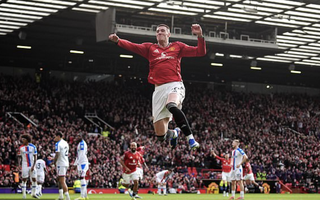 Man United ngược dòng hạ Crystal Palace, Carrick lập cột mốc lịch sử